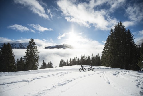 Le parcours emmenait les concurrents à travers de magnifiques paysages. Photos courtesy of Snow Bike Festival – GSTAAD / Image by www.zooncronje.com